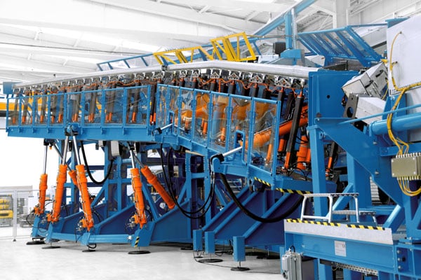 Wing test stand for simulating airflow, hydraulic servo test actuators