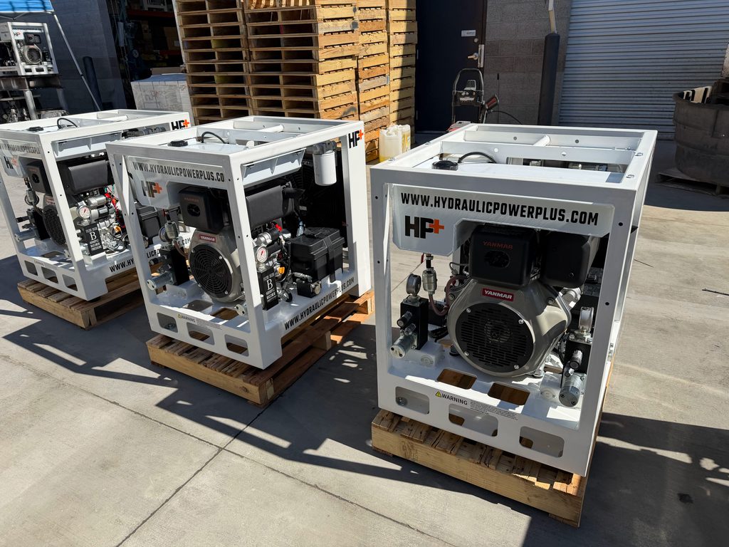 3-Hydraulic-Power-Packs-photos-taken-on-the-side-with-the-2-pressure-intensifiers-scaled